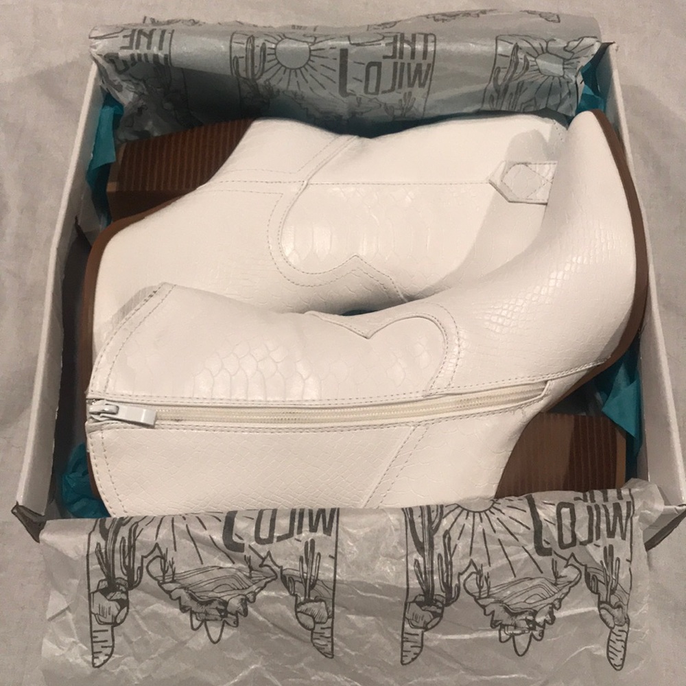 Mata Cosmic “Slayer” Cowgirl Boots White Embossed Snake Mid Calf 7 - Picture 14 of 16